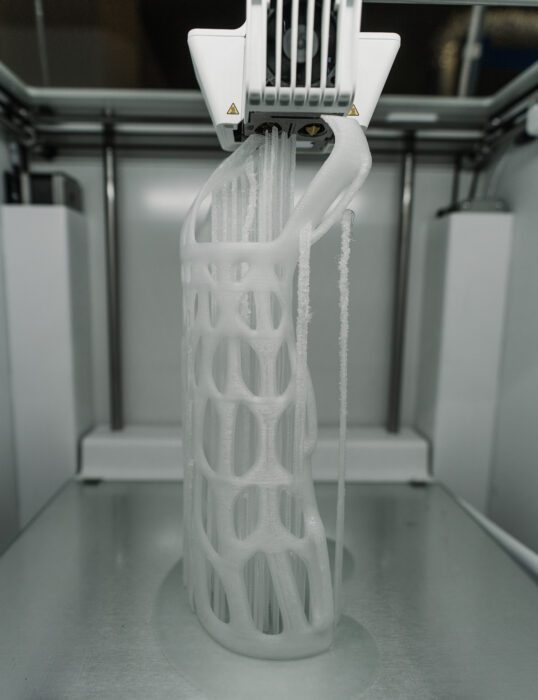 3D printer creating model